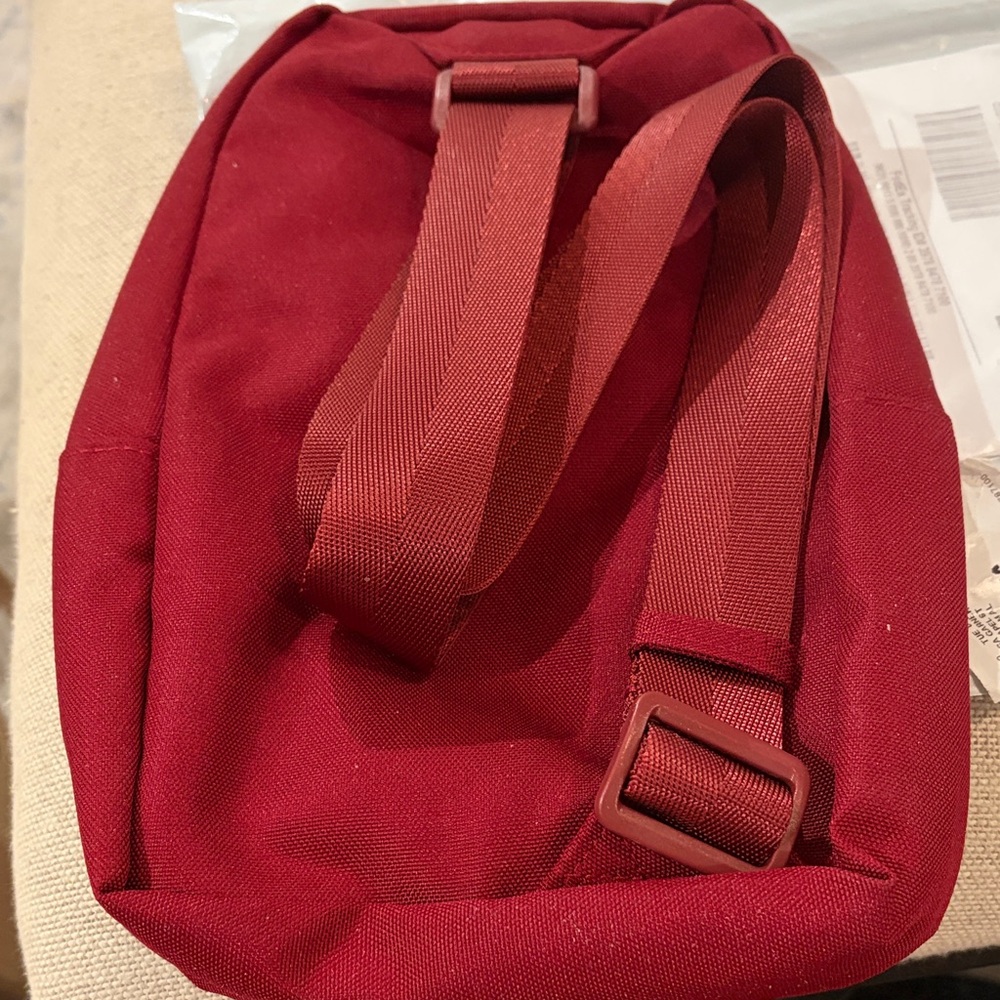 Vera Bradley Outlet Lighten Up Essential Sling Backpack in Pomegranate/NWT - Picture 9 of 9